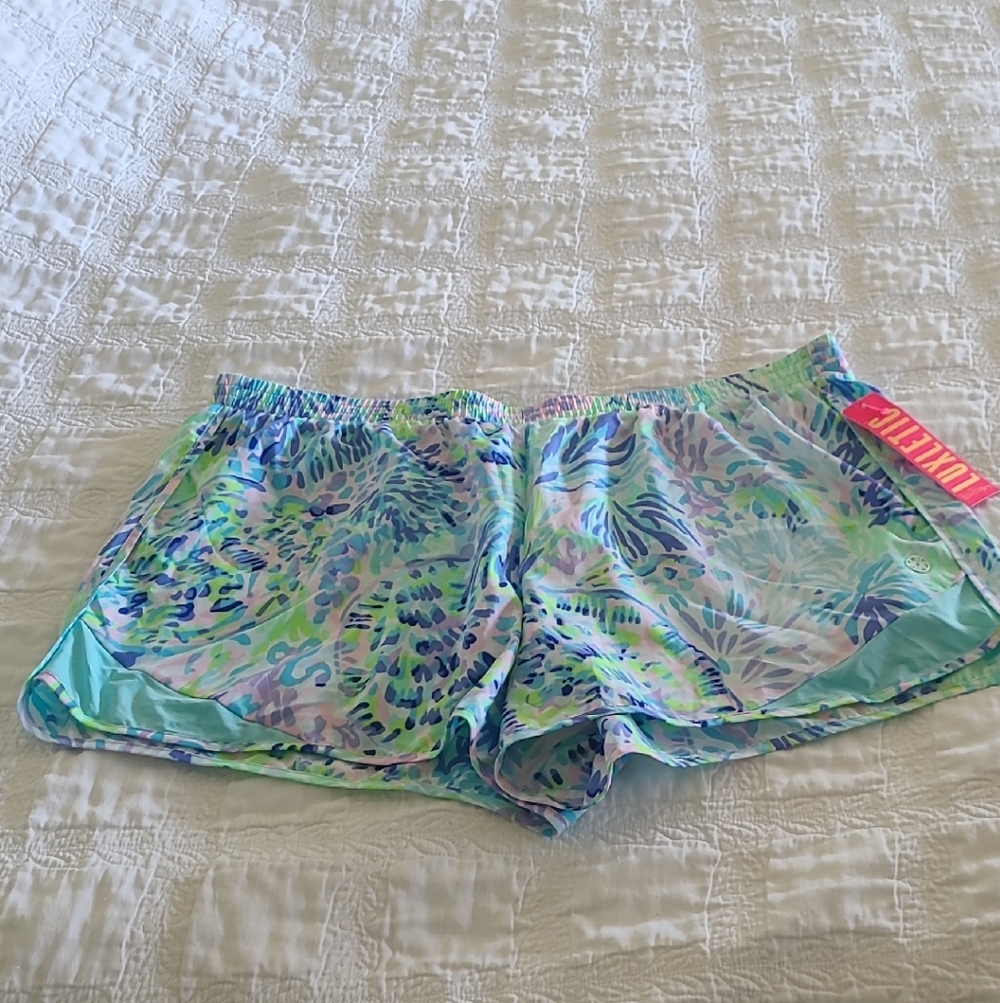 NWT Lilly Pulitzer LUXLETIC OCEAN TRAIL Shorts In SHELL OF A PARTY Size XL